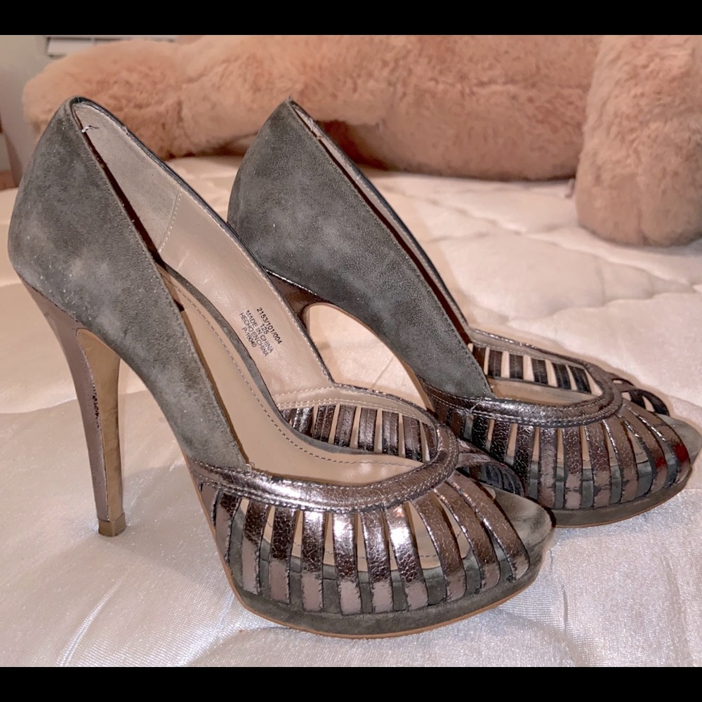 Grey / Silver heel pumps
